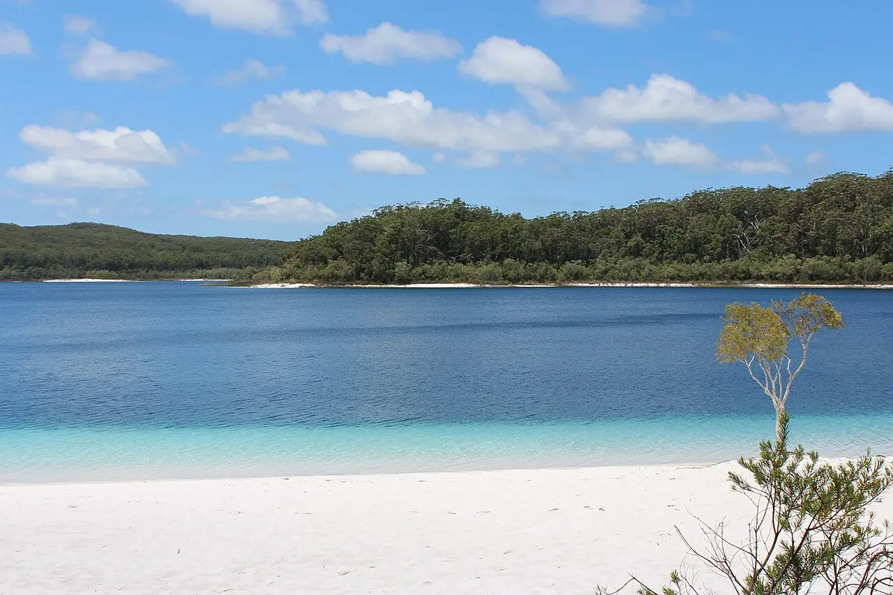 Clear blue water and white sand at Lake McKenzie