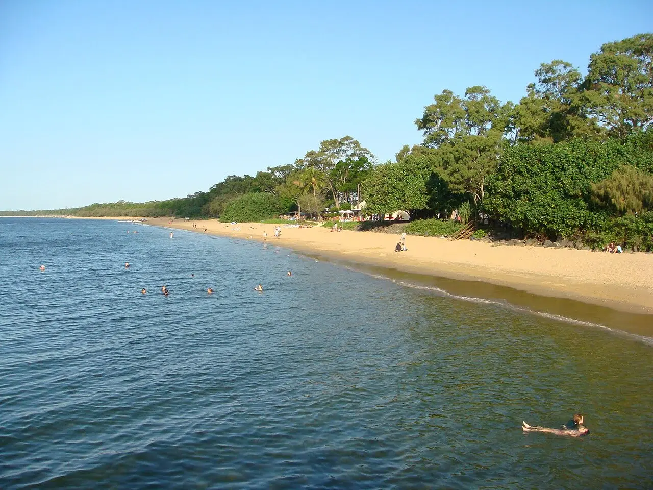 Pialba Beach beside calm Hervey Bay water